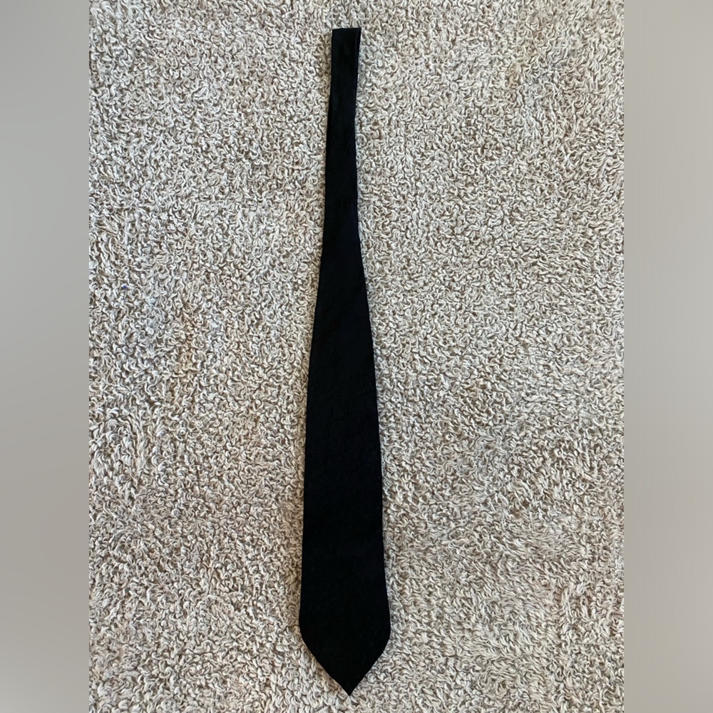 Black textured tie